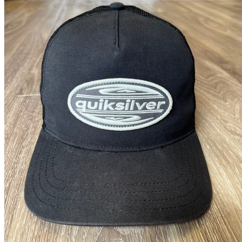 Quiksilver Black Cap Oval Logo Embroidered Patch Men's OSFM Trucker Hat Surfer